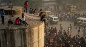 व्याख्याता भर्ती परीक्षा: टंकी पर चढ़ीं छात्राओं ने दी पेट्रोल छिड़ककर कूदने की धमकी, मचा हड़कंप