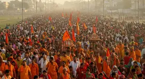 गढ़मुक्तेश्वर मेले में श्रद्धालुओं का सैलाब: कई किलोमीटर पैदल चले भक्त, हर तरफ जनसैलाब!