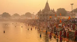 अयोध्या में कार्तिक पूर्णिमा का महापर्व: सरयू में लाखों डुबकी, राम मंदिर में उमड़ी श्रद्धा की लहर