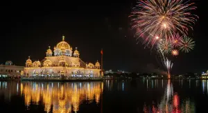 यूपी में गुरु नानक देव जी का 556वां प्रकाश पर्व: गुरु का ताल गुरुद्वारा रोशनी से जगमगाया, भव्य आतिशबाजी से होगा आसमान रोशन