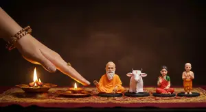 इन सात चीजों को कभी पैरों से न छुएं चाणक्य नीति