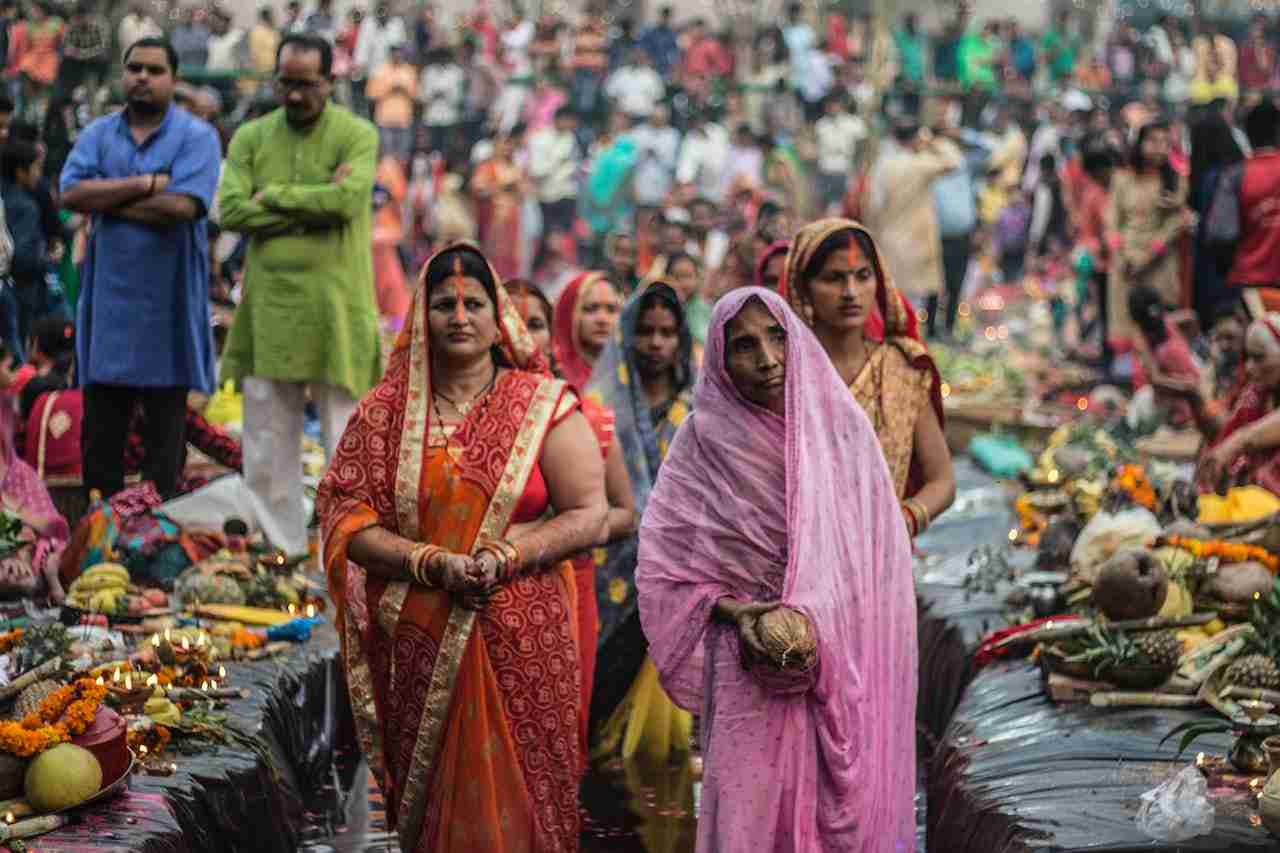 दुनिया भर में चेहरे पर खुशी देखने के लिए ही लोग मदद करना शुरू करते हैं