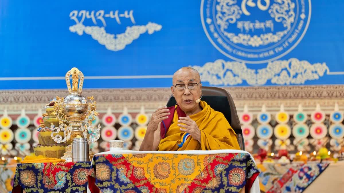 हिमालय की गोद में धर्मशाला में दलाई लामा के 90वें जन्मदिन की धूम