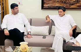 दुष्यंत चौटाला का दीपेंद्र हुड्डा से मुलाकात पर सफाई, ‘गुंडों’ वाले बयान पर गरमाई हरियाणा की सियासत