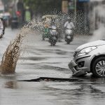 Splashing water on cyclist on road proved costly: Car immediately got its karma, video went viral!
