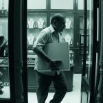 UP: Worker flees with Rs 60 lakh gold from jeweler's shop, incident caught on CCTV; police launch search