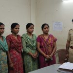 4 Maharashtra women arrested in Banda for defrauding by engaging people in conversation: Police exposed their swindling.