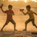 Viral Video: A brick fight like the Ramayan serial made people laugh a lot!