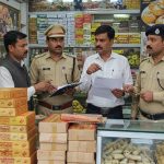 Major Fraud in UP: Cardboard Boxes Sold at the Price of Ghevar; Weights and Measures Department Cracks Down on 10 Shopkeepers