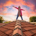 Girl spreading arms Shah Rukh Khan-style on tiled roof: Video goes viral, what's the whole story?