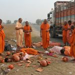 Major accident in Kanpur: Truck runs over Kanwariyas, one Shiva devotee dead, two injured.