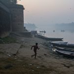 Kanpur: Murder-Accused Inmate Scales Jail Wall, Flees to Ganga Riverbank; Four Jail Officials Suspended, Feared Escaped by Boat!