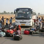 Janrath Bus Traveling from Kanpur to Varanasi Breaks Down Mid-Route, Passengers De-boarded, Major Uproar on Road!