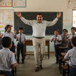 Teacher danced brilliantly with children to 'Des Rangila' in class, video went viral!