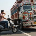 Bizarre Hobby! Viral Video of Drinking Tea While Riding a Scooter on a Truck; This Stunt Is Not Without Danger.