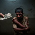 UP: Ruthless Police! Broke a man's bone in illegal custody, then gave ₹5,000 for treatment.