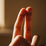 Man Draws Two Faces on Fingers, Their Connection Creates a Heartwarming Story - Video Viral!