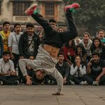 A man's incredible breakdance goes viral, blowing viewers' minds!