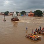 Furious Ganga-Yamuna in Prayagraj: Terrified people, homes submerged, last rites on streets.