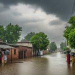 UP: Amidst floods and rain, monsoon shows signs of receding; heavy rainfall alert issued for 6 districts tomorrow!
