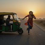 UP: Attempted sexual assault on young woman in e-rickshaw on Lucknow-Ayodhya Highway, victim bravely escapes.