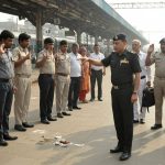 DRM's Outburst at Varanasi Cantt Station: Saw Filth, Administered Cleanliness Oath to Employees, and Severely Reprimanded Them.