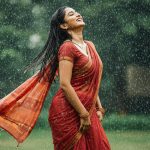Woman's Tremendous Dance to 'Yauvan Ka Mahina' in Rain Goes Viral, Video Dominates Internet