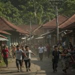 5.7 magnitude earthquake in Indonesia's Sulawesi, people in panic, no tsunami threat