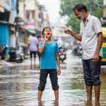 Boy singing on a submerged road learned a lesson: A person changed the lyrics of 'Bheegi Bheegi Sadkon Pe'!