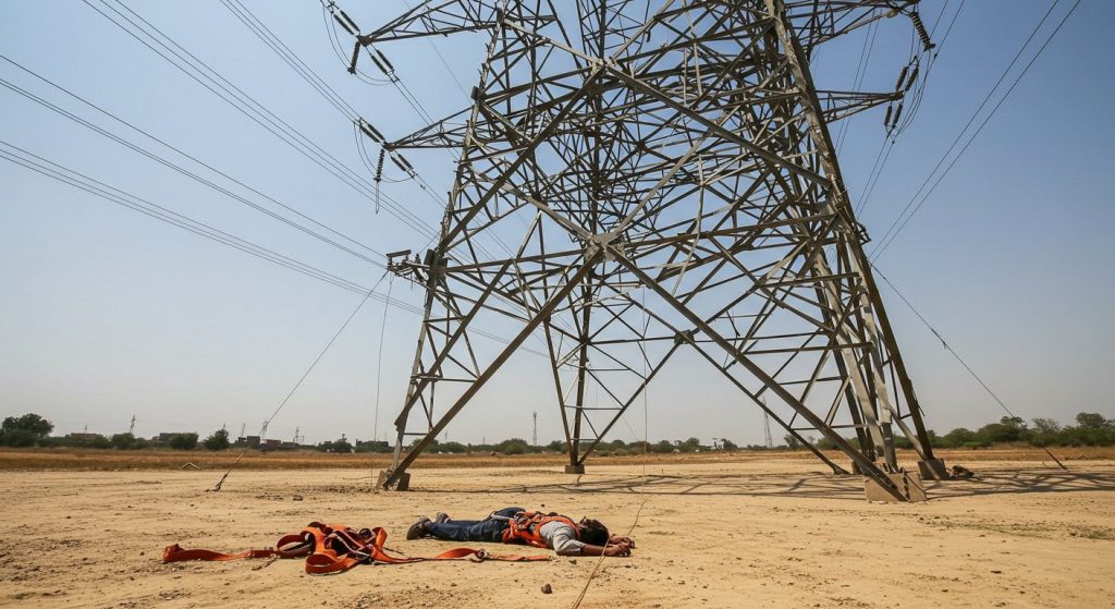 UP Accident: Worker Falls From High-Tension Tower, Bihar Youth Tragically Dies As Safety Belt Snaps