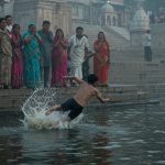 UP: 'I'm taking my life...' Young Man Leaps into Yamuna, Onlookers Shudder; Relatives Wailing.