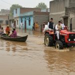 Flood Havoc: Boat on Road in UP, People Stranded on Roofs Forced to Drink Rainwater; DM-SSP Arrive by Tractor