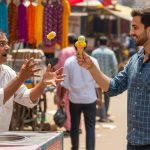 Viral Video: Customer Gives Befitting Reply to Ice Cream Vendor Teasing Him With Stunts!