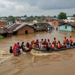 Sharda River's Rampage in Lakhimpur Kheri: Samdaha Embankment Breached, 50 Villagers Trapped in Flood, Motorboat Rescue Operation Launched to Save Lives