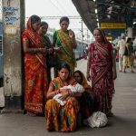 Lucknow: Woman waiting for train suddenly went into labor, gave birth to son at the station
