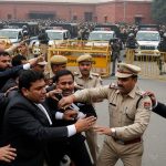 Lawyers' Rampage in Varanasi Court: Four Policemen Including a Sub-Inspector Chased and Beaten, Court Transformed into a Cantonment