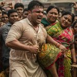 Viral Challenge: Man Takes Unique Risk Lifting Heavy Woman for Money, Video Trends!