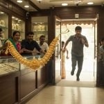 Sensational Daylight Theft at Jewellery Shop: Crooks Posing as Customers Flee with Necklace Worth Millions, Video Goes Viral