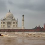 Yamuna's water reached the gates of the Taj Mahal, crossed the danger mark: Panic in Agra, conditions may worsen by night!