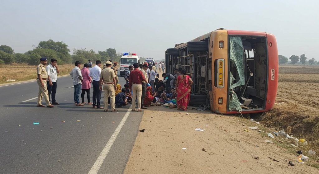 Tragic accident in UP: Bus carrying devotees returning from Manauna Dham overturns, 21 injured, 5 critical.